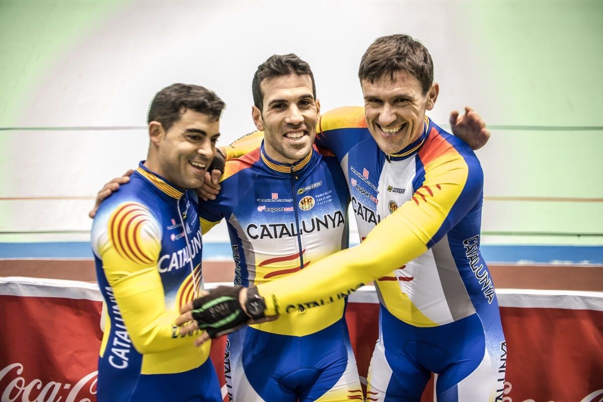Xavier Caballol amb els seus companys d'equip, Israel González i Ivan Blanco.